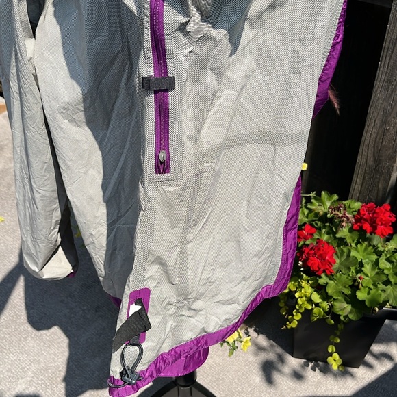 Stormtech Performance Rain and Windbreaker Jacket. Size Medium - Picture 15 of 16